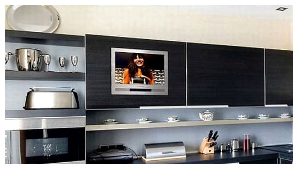 Телевизор в кухонном интерьере 