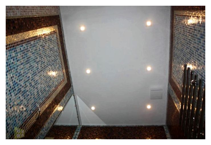 Натяжной потолок в ванной - стоит ли? 