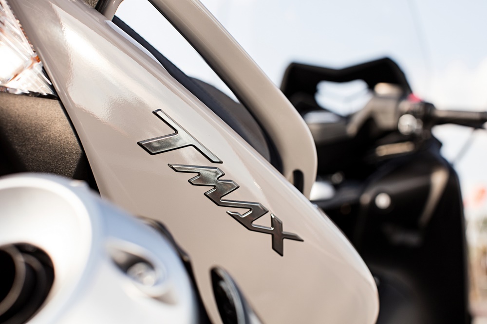 Скутеры Yamaha TMax Lux Max и TMax Iron Max 2016