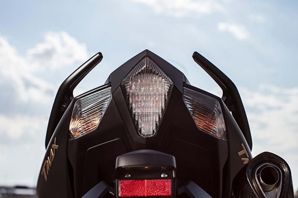Скутеры Yamaha TMax Lux Max и TMax Iron Max 2016