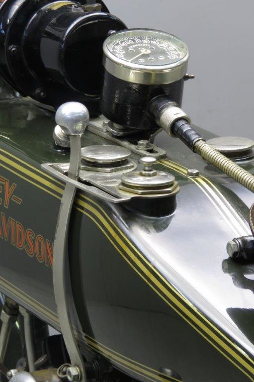 Старинный мотоцикл Harley Davidson 24JE 1924