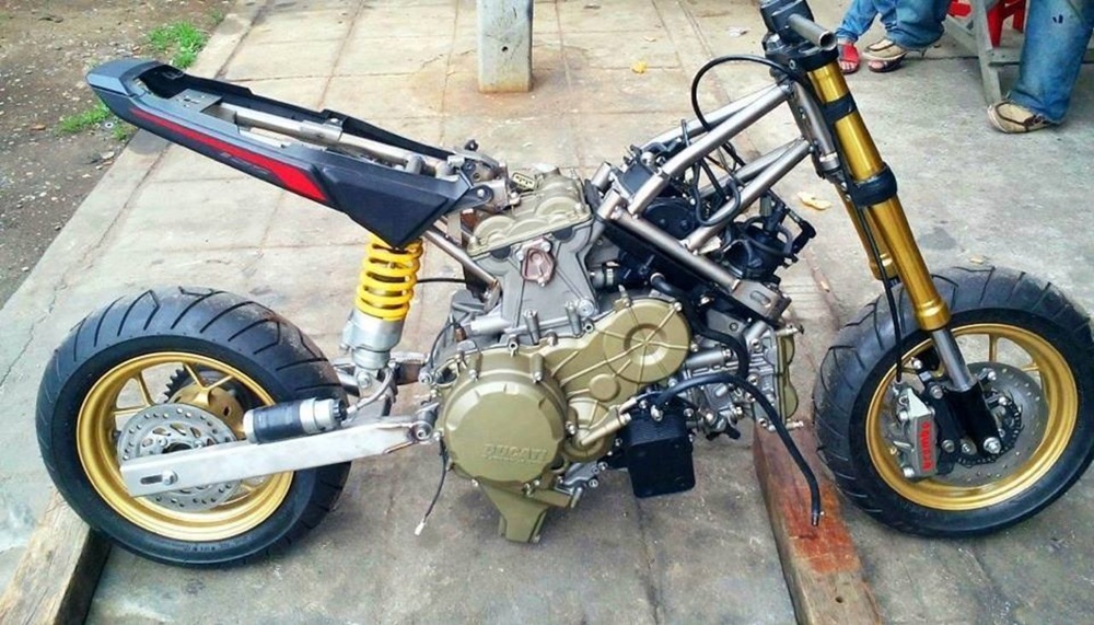 Минибайк Honda MSX  с мотором Ducati 1199 Panigale R