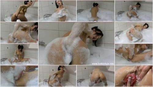 HotKinkyJo - Hot bath prolapse (2012/HD)